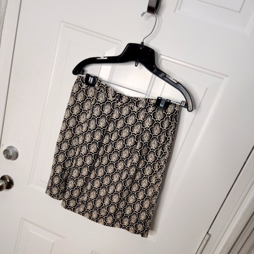 LOFT  Black and Cream‎ Skirt  Size 6